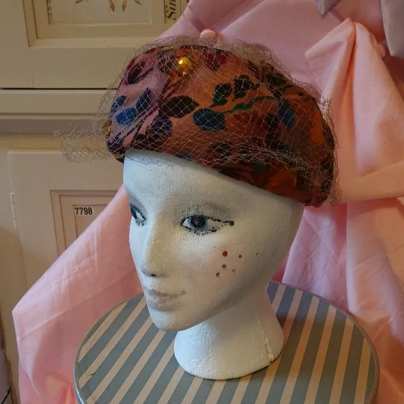 unknown vintage | Accessories | Vintage Mauve Satiny Hat  display picture 1